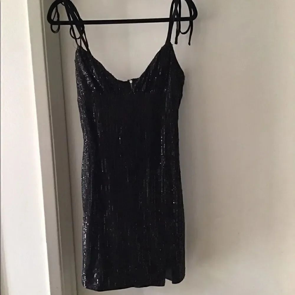 Beautiful Black Sequin Shoulder Tie Dress Sz Large~Never Worn